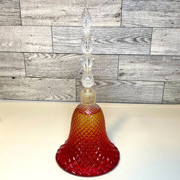 Vintage Rosemont Bell 1977 Avon Roses Roses Cologne Glass Decanter {Full} - Picture 1 of 4
